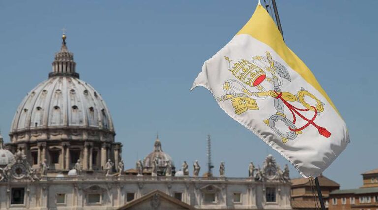 El Vaticano advierte de que las guerras preventivas corren el riesgo de incendiar el mundo