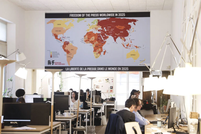 RSF: La crisis económica y la deriva autoritaria amenazan al periodismo en América