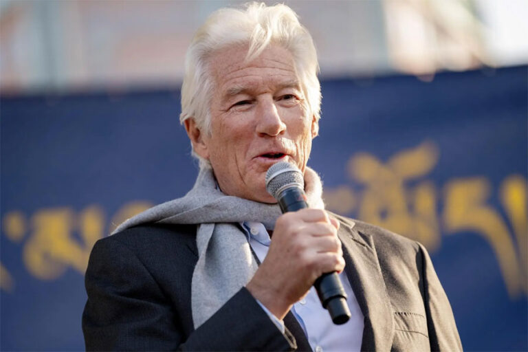 Richard Gere aprovecha visita a Barcelona para volver a mostrar su apoyo a ONG Open Arms