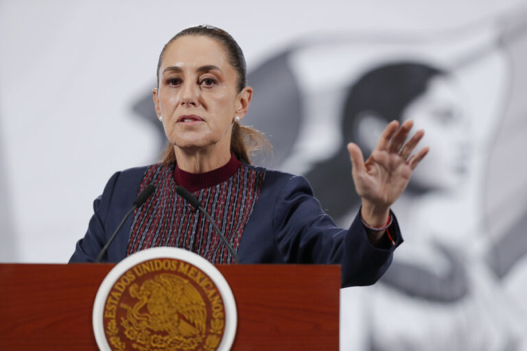 Sheinbaum pide mantener la “cabeza fría” ante señalamientos de Trump en cumbre regional