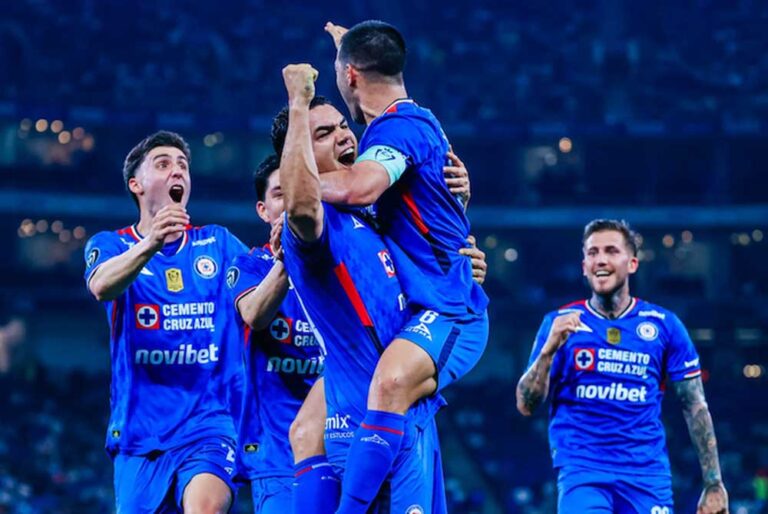 2-3. Cruz Azul vence al Monterrey y se acerca a los cuartos de final de la Concacaf
