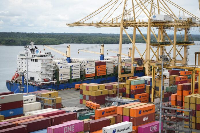 Latinoamérica y el Caribe mantienen el ritmo y crecerán un 2,1 % este año, según el BID