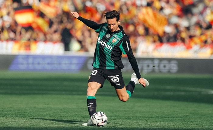 El Lens aprovecha el traspié del PSG