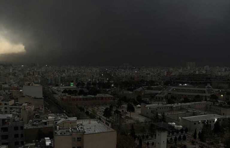 Parece que llueve gasolina en un Teherán apocalíptico