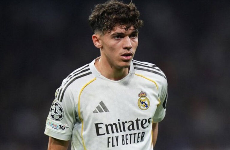 Thiago Pitarch cumple “un sueño” tras jugar “el partido” que se “pone siempre en el FIFA”