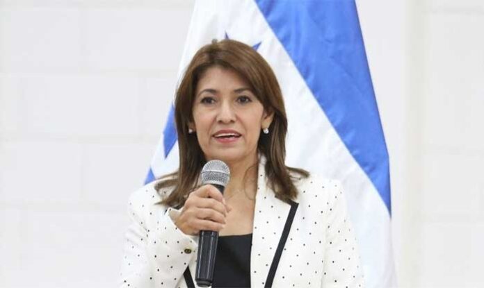 Alba-Consuelo-Flores-3