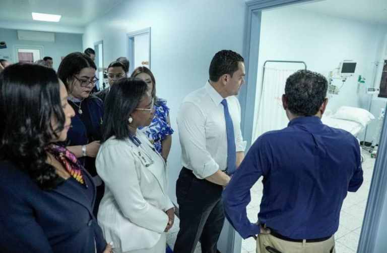 Diputados de Francisco Morazán entregan 1,5 millones de lempiras al Hospital del Tórax
